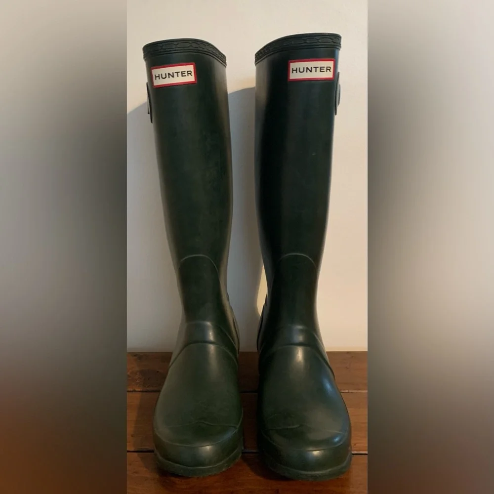 Hunter Wellington Tall Rain Boots  Green SZ 6-7